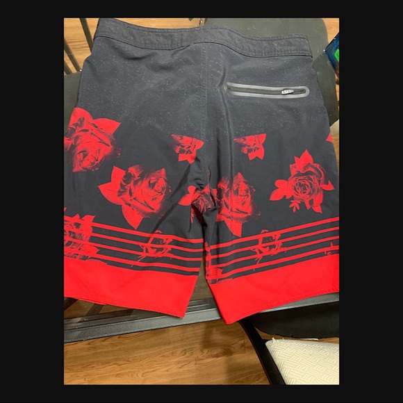 Too small for my husband. - Picture 2 of 2